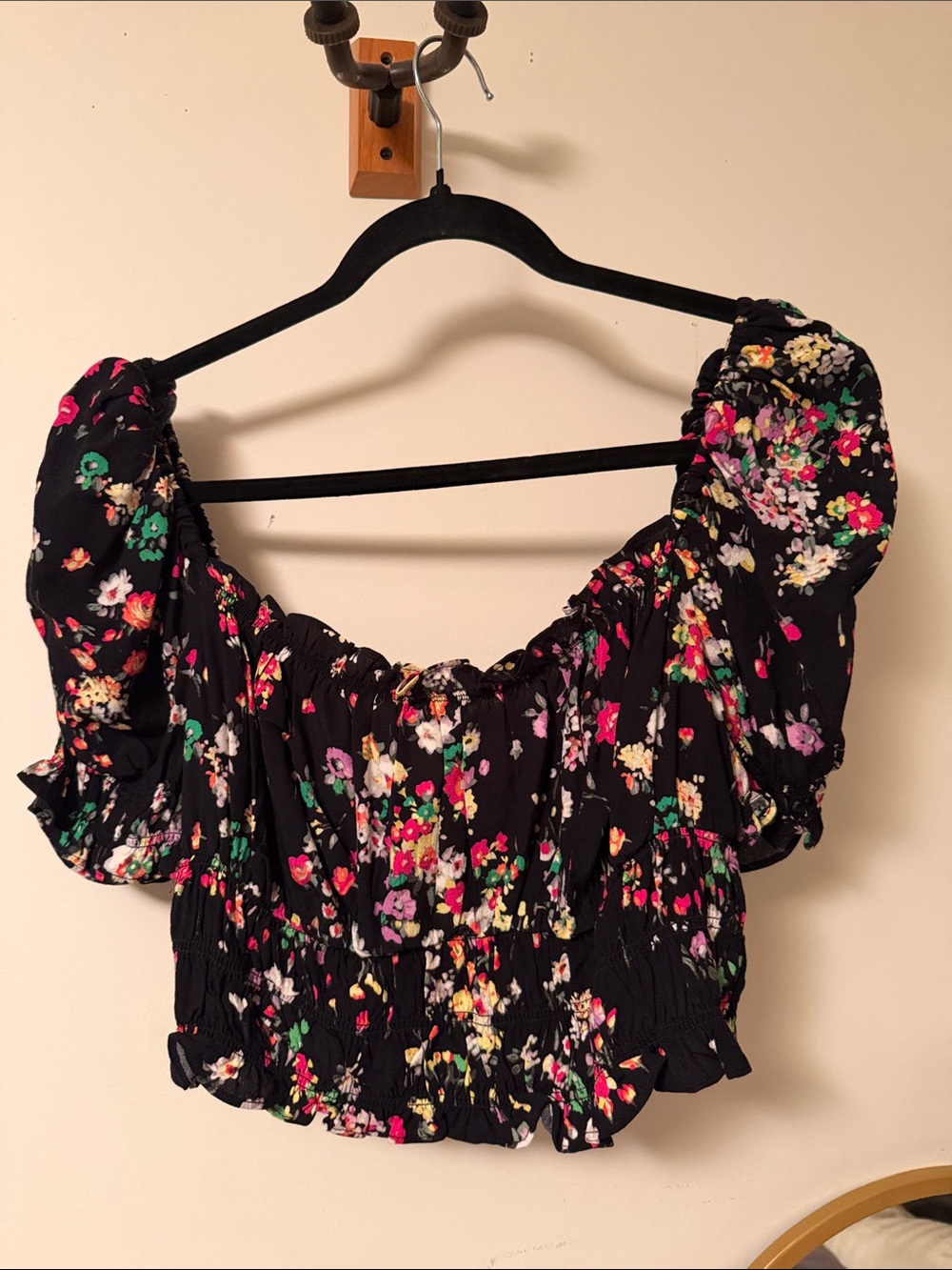 H&M Black Floral Puff-Sleeve Cropped Top